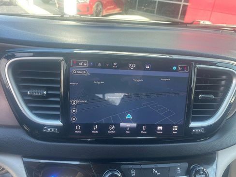 Used 2023 Chrysler Voyager LX FWD image 28