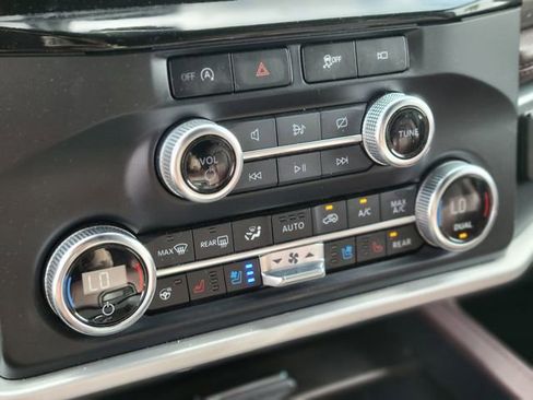 Certified 2024 Ford Expedition Limited image 28