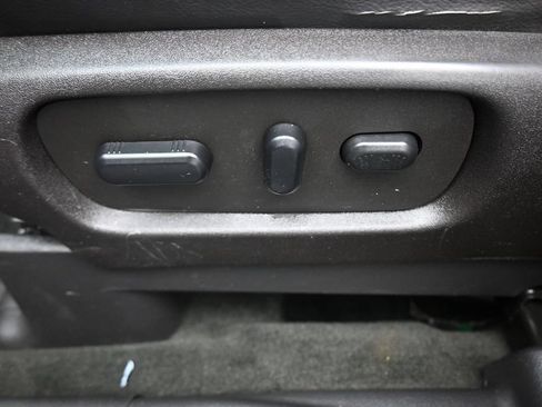 Used 2014 Ford Explorer XLT w/ Equipment Group 202A AWD/4WD image 12