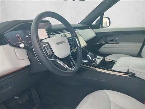 Used 2025 Land Rover Range Rover Sport SE image 4