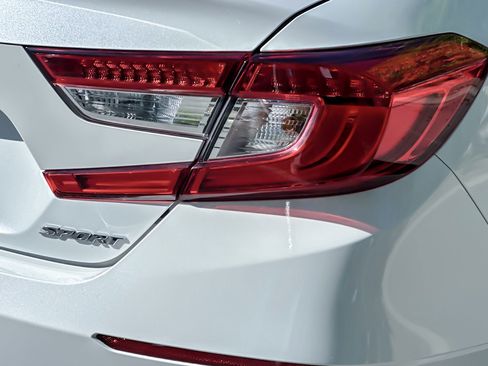 Used 2022 Honda Accord Sport image 12