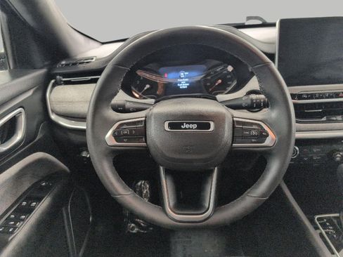 Used 2023 Jeep Compass Latitude AWD/4WD image 32