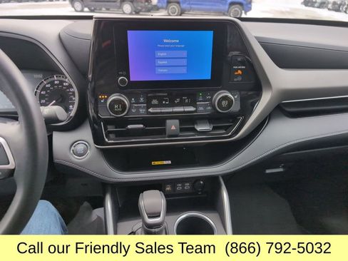Used 2023 Toyota Highlander XLE image 20