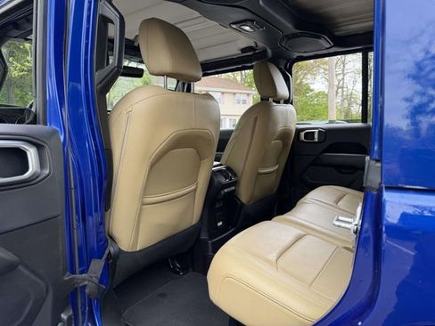 Used 2018 Jeep Wrangler Unlimited Sahara w/ Dual Top Group AWD/4WD image 20