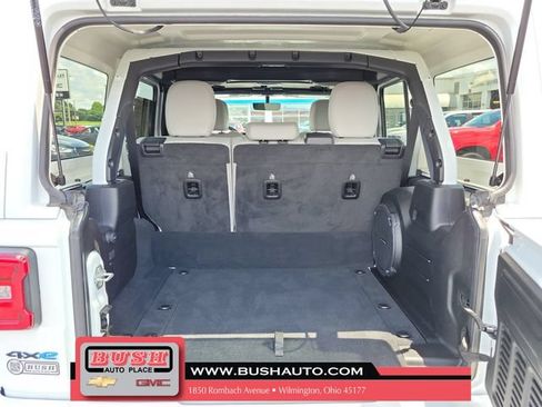 Used 2022 Jeep Wrangler Unlimited Sahara AWD/4WD image 8