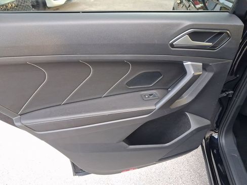 Used 2022 Volkswagen Tiguan SE R-Line FWD image 8