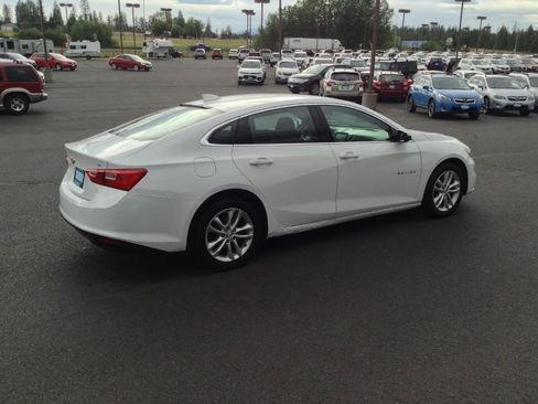 Used 2017 Chevrolet Malibu LT FWD image 5