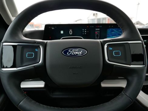 Certified 2025 Ford Expedition Active AWD/4WD image 19