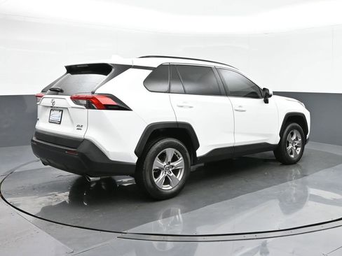Used 2022 Toyota RAV4 XLE w/ Convenience Package image 7