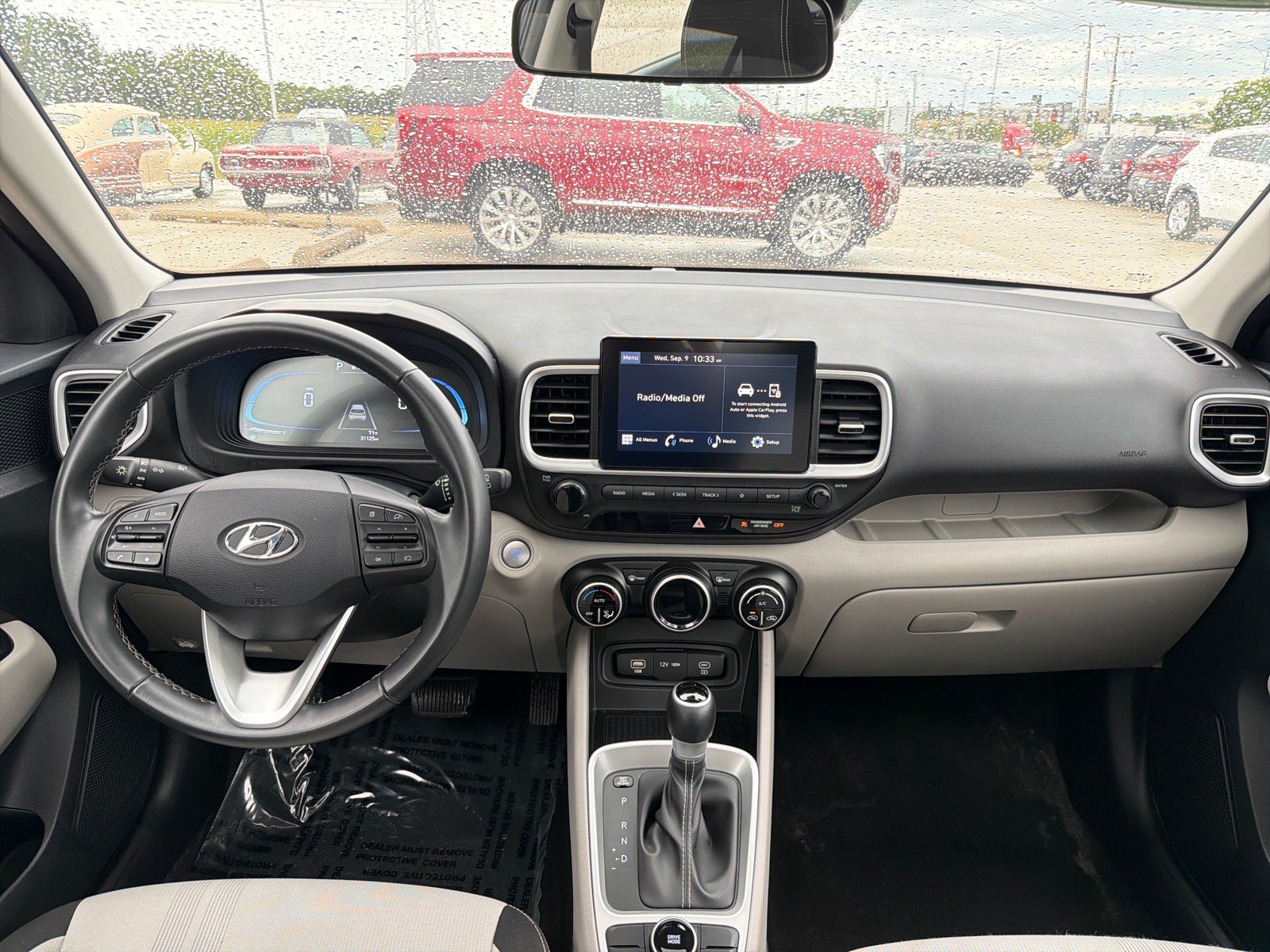 Used 2025 Hyundai Venue SEL FWD image 25