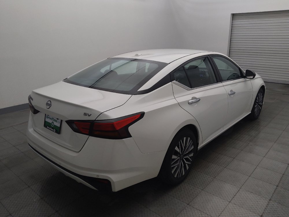 Used 2024 Nissan Altima 2.5 SV FWD image 9