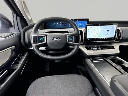 Certified 2025 Ford Expedition Active AWD/4WD image 5