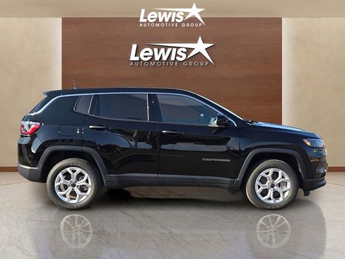 Used 2025 Jeep Compass Sport image 6