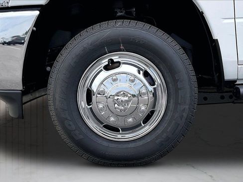 New 2026 RAM 3500 Tradesman AWD/4WD image 32