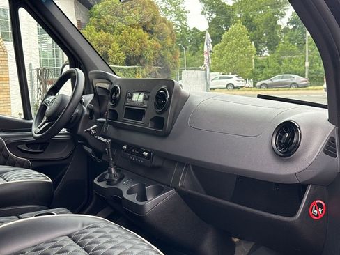 Used 2021 Mercedes-Benz Sprinter 3500 image 16