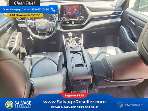 Used 2021 Toyota Highlander XLE AWD/4WD image 11