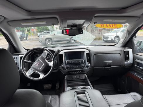 Used 2018 GMC Sierra 1500 SLT AWD/4WD image 3