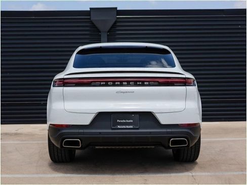 Certified 2025 Porsche Cayenne Coupe AWD/4WD image 6