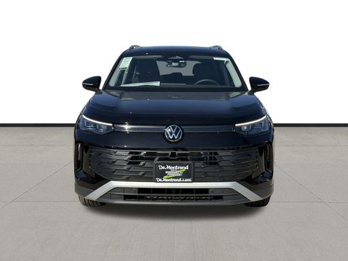 New 2026 Volkswagen Tiguan SE FWD image 2
