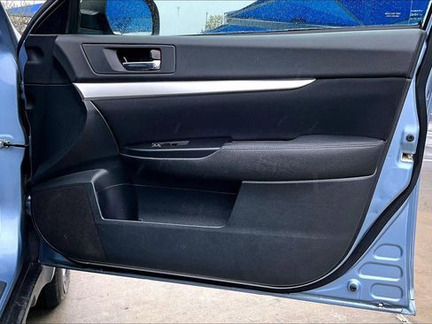 Used 2011 Subaru Outback 2.5i Premium w/ All-Weather Pkg image 22