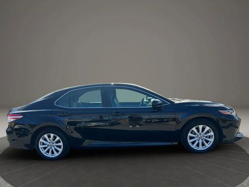 Used 2020 Toyota Camry LE FWD image 4