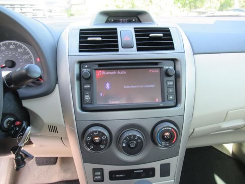Used 2013 Toyota Corolla LE FWD image 26