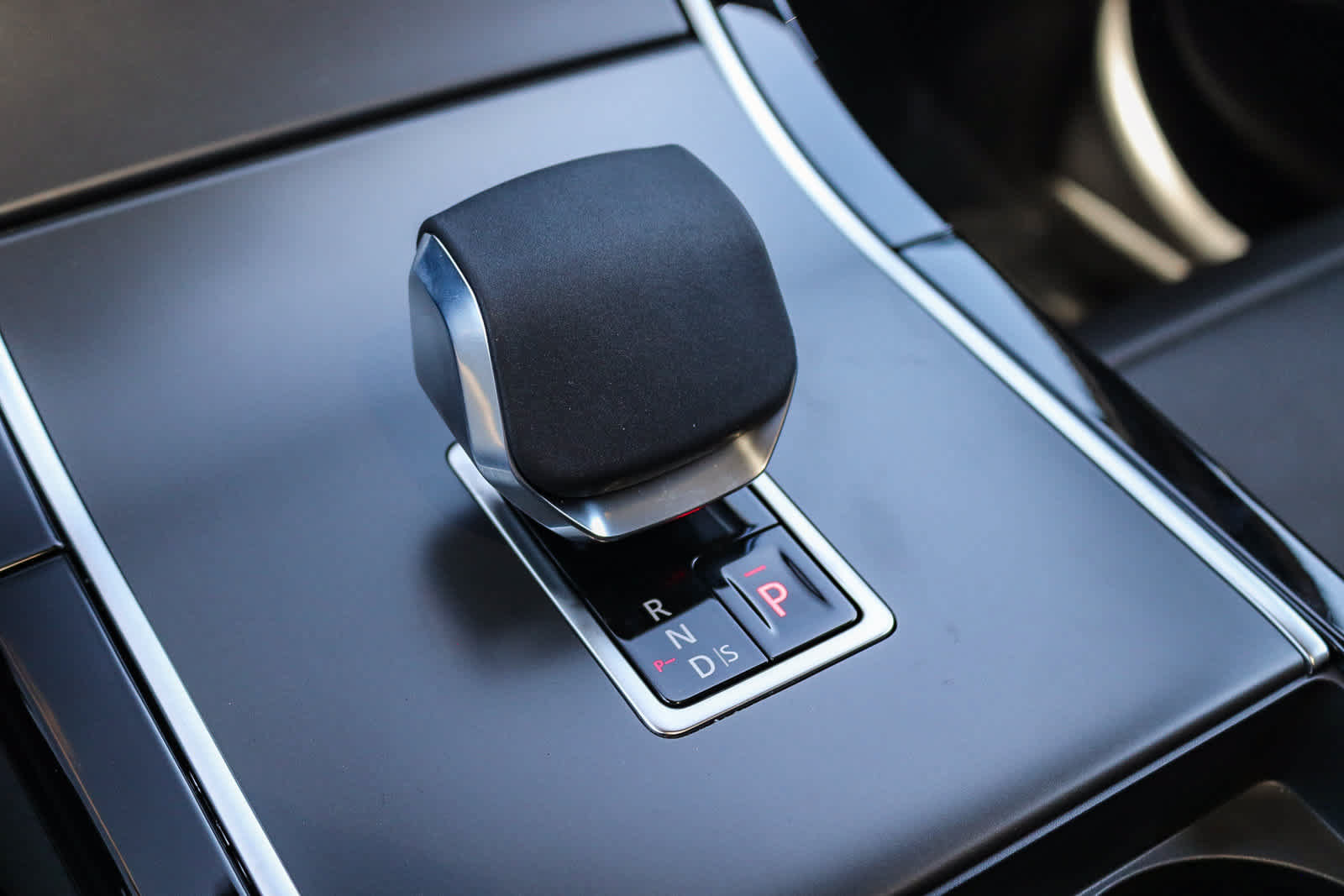 New 2026 Land Rover Range Rover Velar S AWD/4WD image 23
