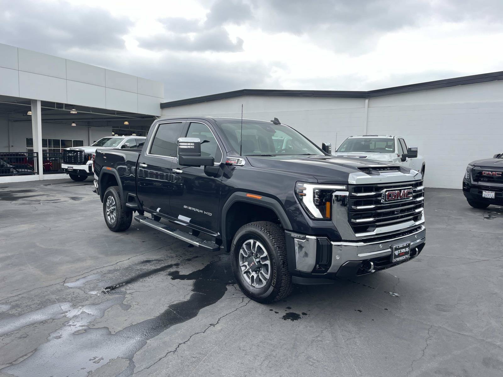 New 2026 GMC Sierra 2500 SLT w/ SLT Premium Package AWD/4WD image 3