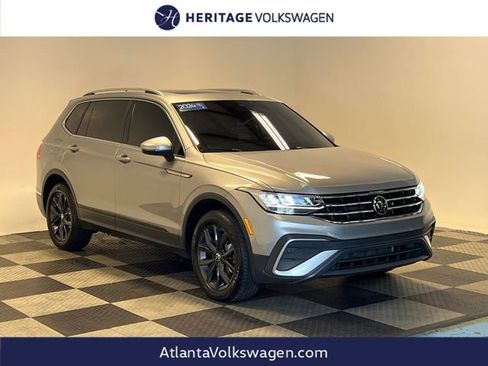 Certified 2024 Volkswagen Tiguan SE w/ Panoramic Sunroof Package FWD image 1