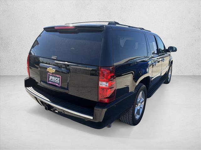 Used 2014 Chevrolet Suburban LTZ RWD image 5