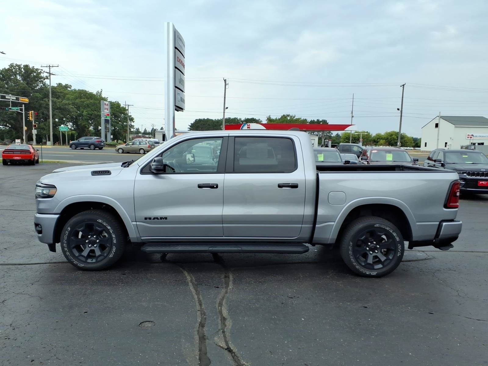 Used 2025 RAM 1500 Big Horn AWD/4WD image 7