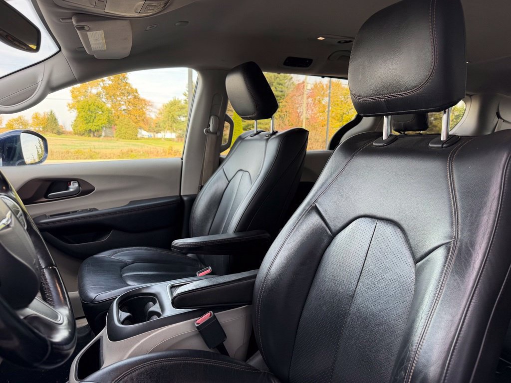 Used 2018 Chrysler Pacifica Touring-L Plus w/ Advanced Safetytec Group FWD image 16