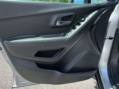 Used 2019 Chevrolet Trax LT w/ LT Convenience Package AWD/4WD image 20