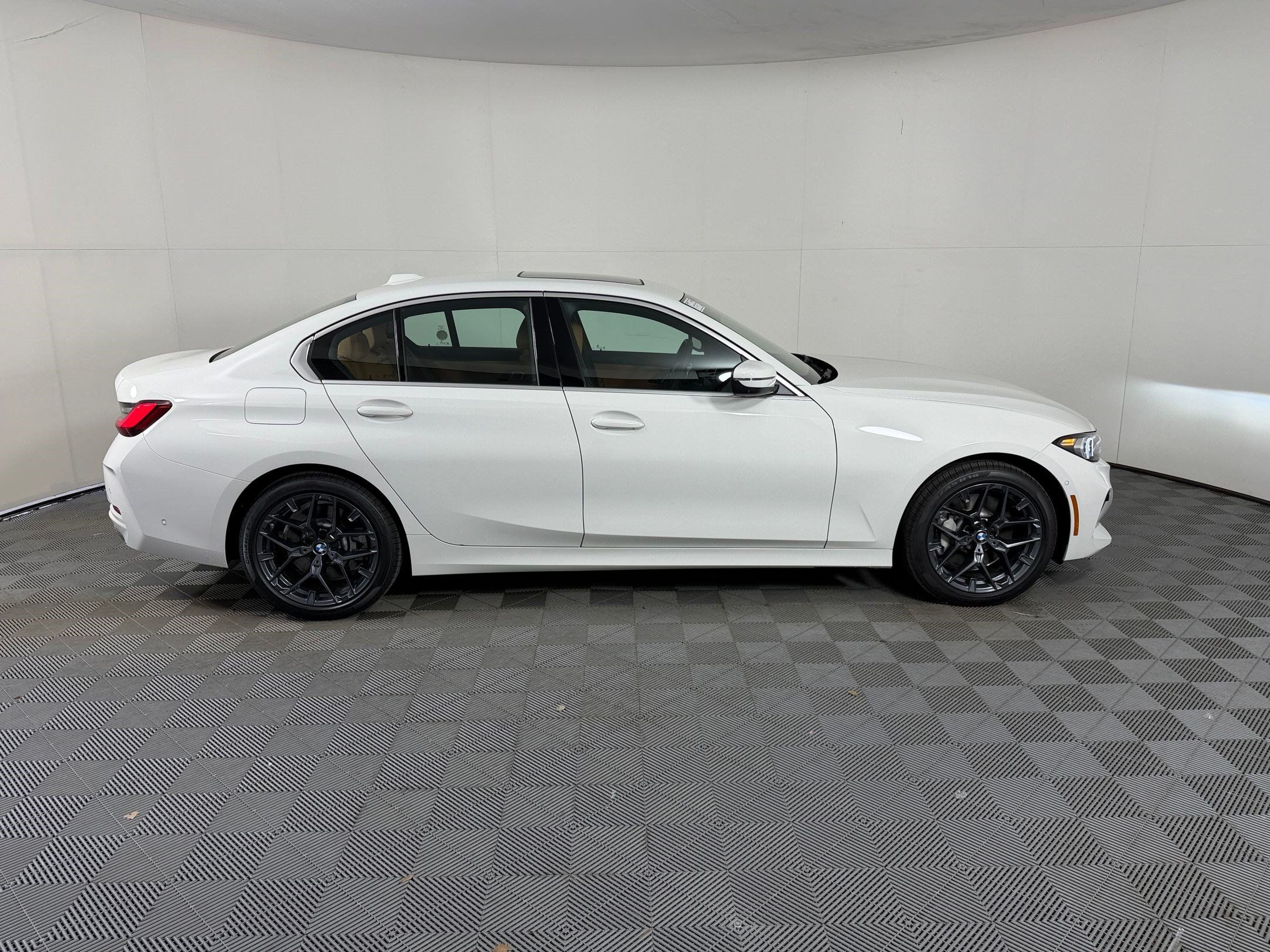 Used 2026 BMW 330i Sedan w/ Premium Package RWD image 8