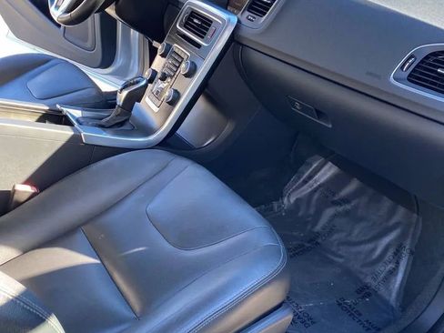 Used 2015 Volvo V60 T5 Premier image 16