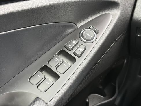 Used 2014 Hyundai Sonata Limited w/ Technology Package 05 FWD image 26