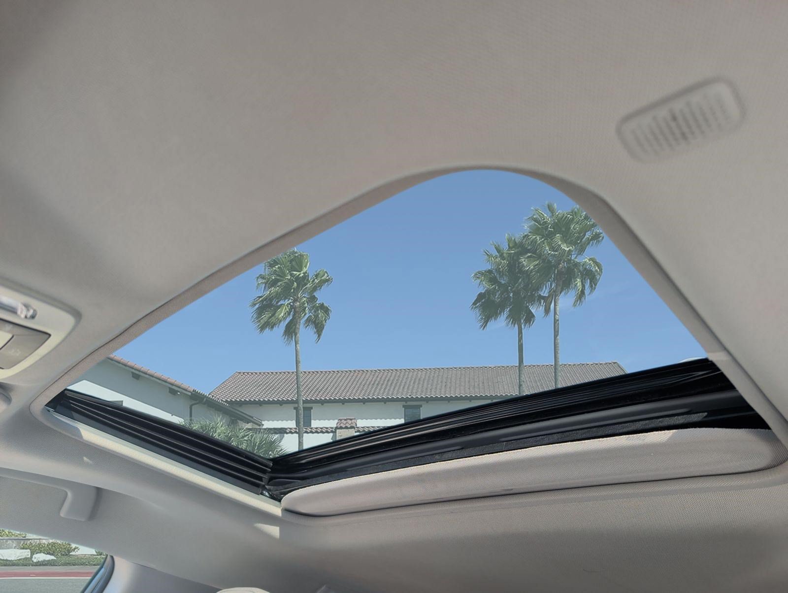 Used 2023 Toyota Sienna XLE FWD image 22