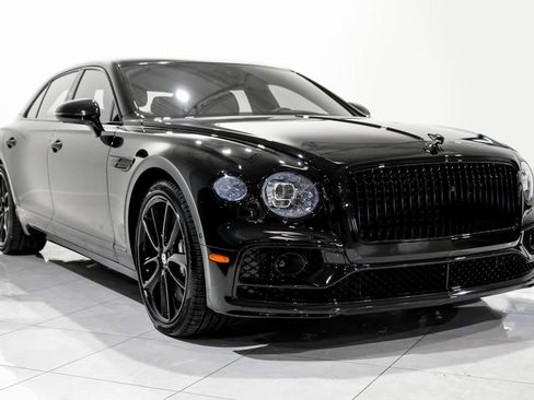 Used 2024 Bentley Flying Spur V8 image 3