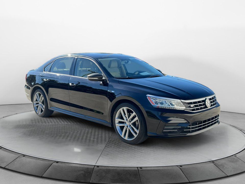 Used 2018 Volkswagen Passat 2.0T R-Line w/ R-Line Lighting Package FWD image 1