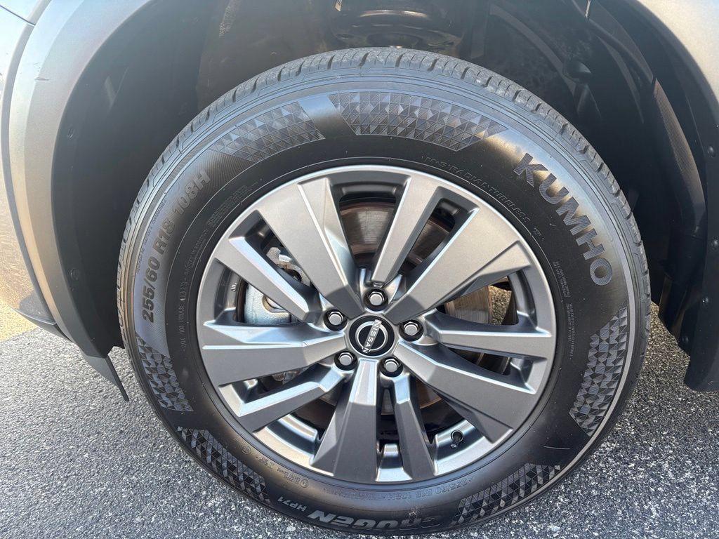 Used 2025 Nissan Pathfinder SV AWD/4WD image 12