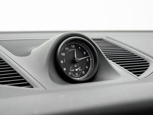 New 2025 Porsche Macan image 18