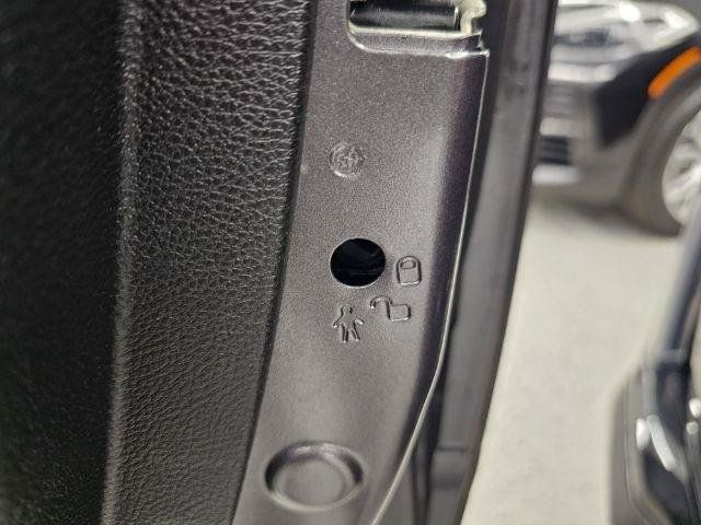 Used 2018 RAM 1500 Express AWD/4WD image 29
