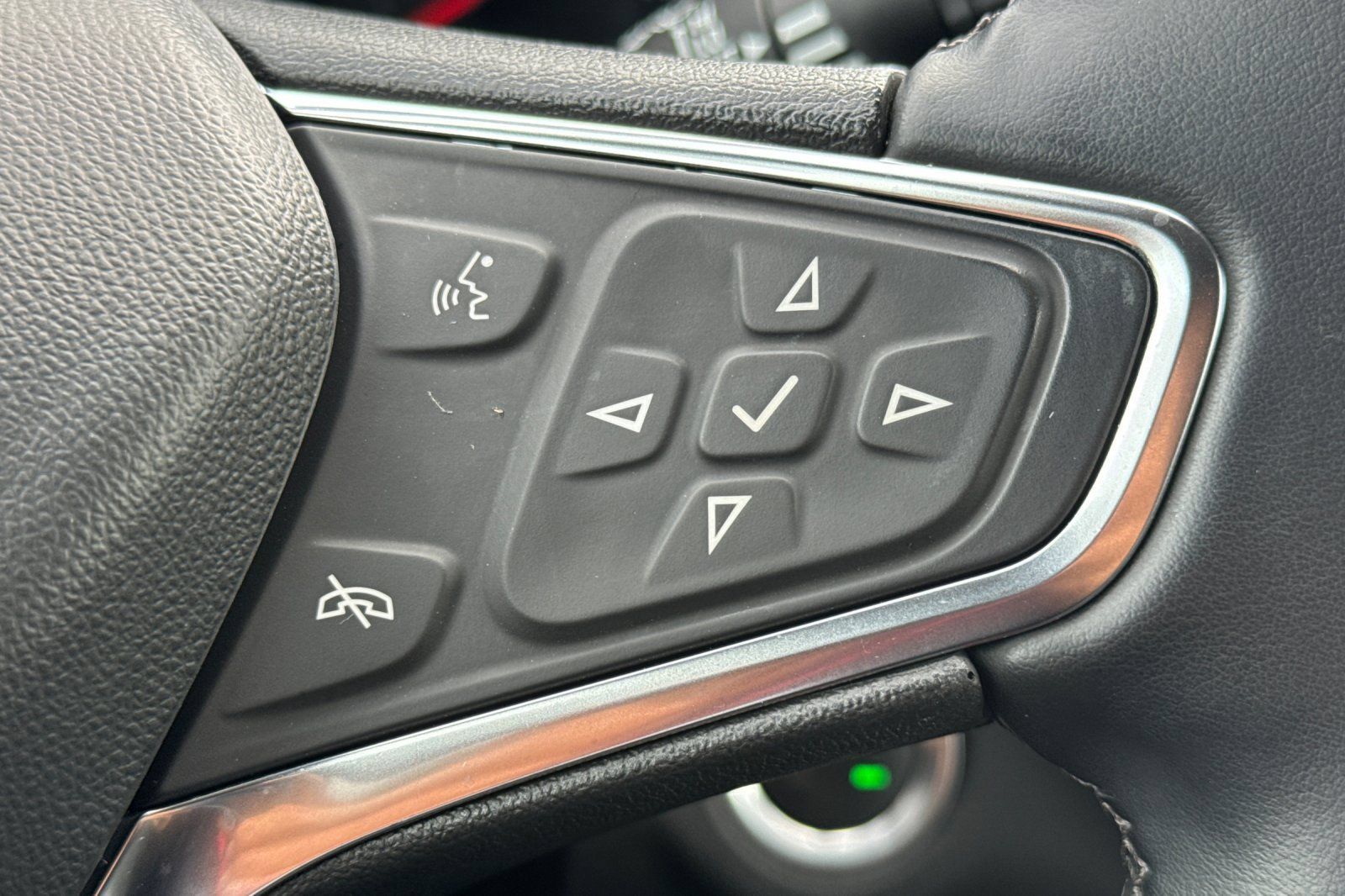 Used 2024 Chevrolet Equinox LT AWD/4WD image 38