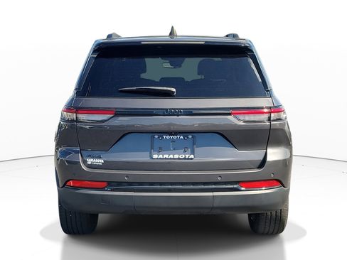 Used 2023 Jeep Grand Cherokee Altitude image 5