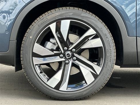 New 2026 Volvo XC40 B5 Ultra image 25