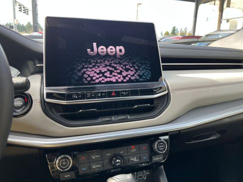 Used 2025 Jeep Compass Limited image 20