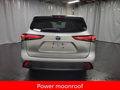 Used 2023 Toyota Highlander XLE AWD/4WD image 7