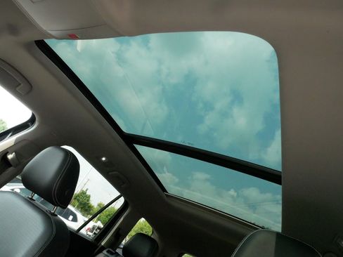 Certified 2023 Volkswagen Atlas SE w/ Panoramic Sunroof Package AWD/4WD image 31