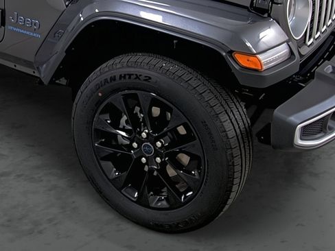Used 2025 Jeep Wrangler Unlimited Sahara w/ Safety Group AWD/4WD image 14