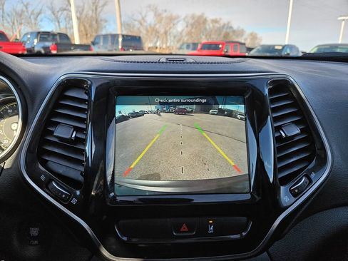 Used 2022 Jeep Cherokee Limited image 15